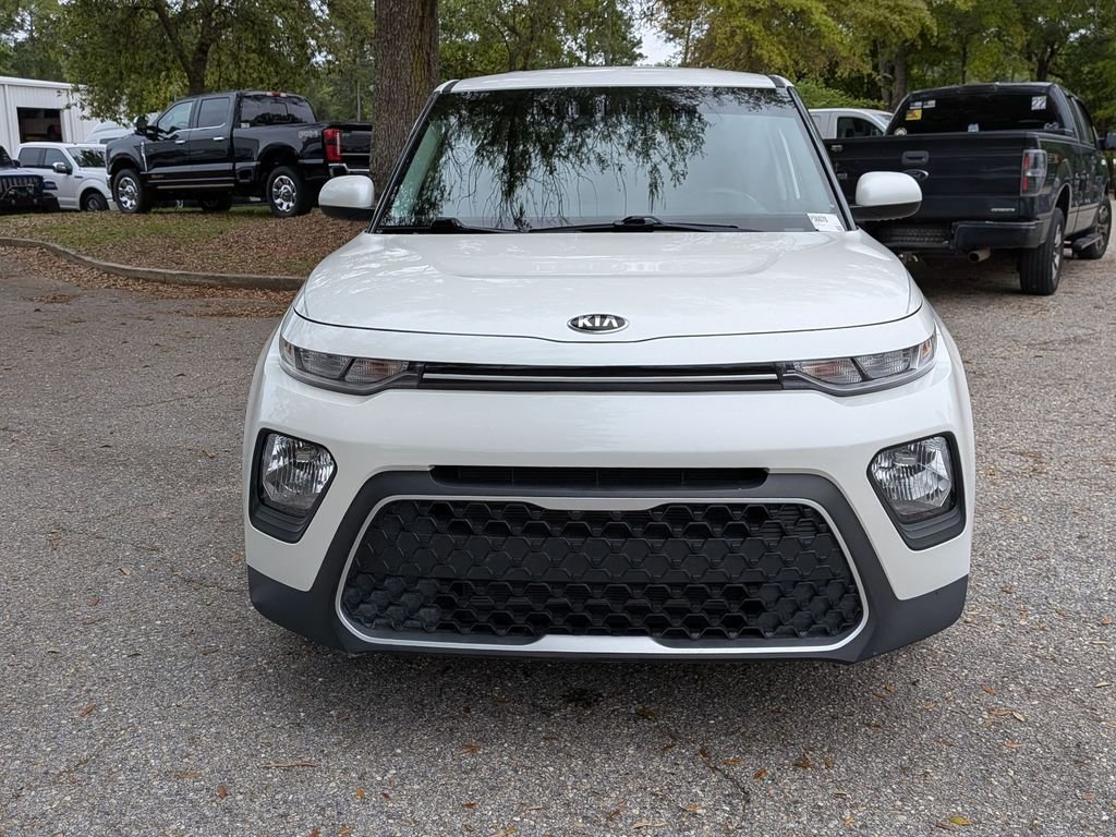 Used 2020 White Kia S image 8
