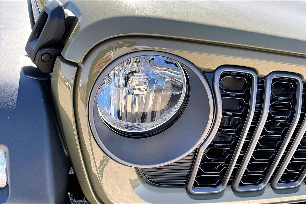 New 2026 Jeep Wrangler Sport 4D Sport Utility