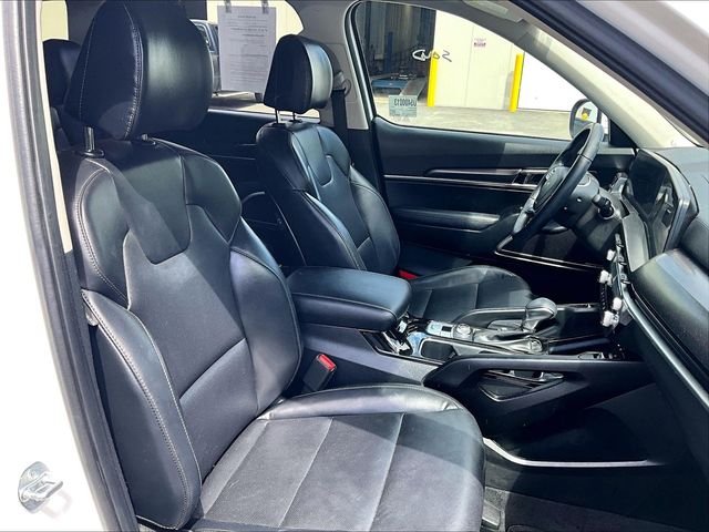Used 2023 White Kia S image 7