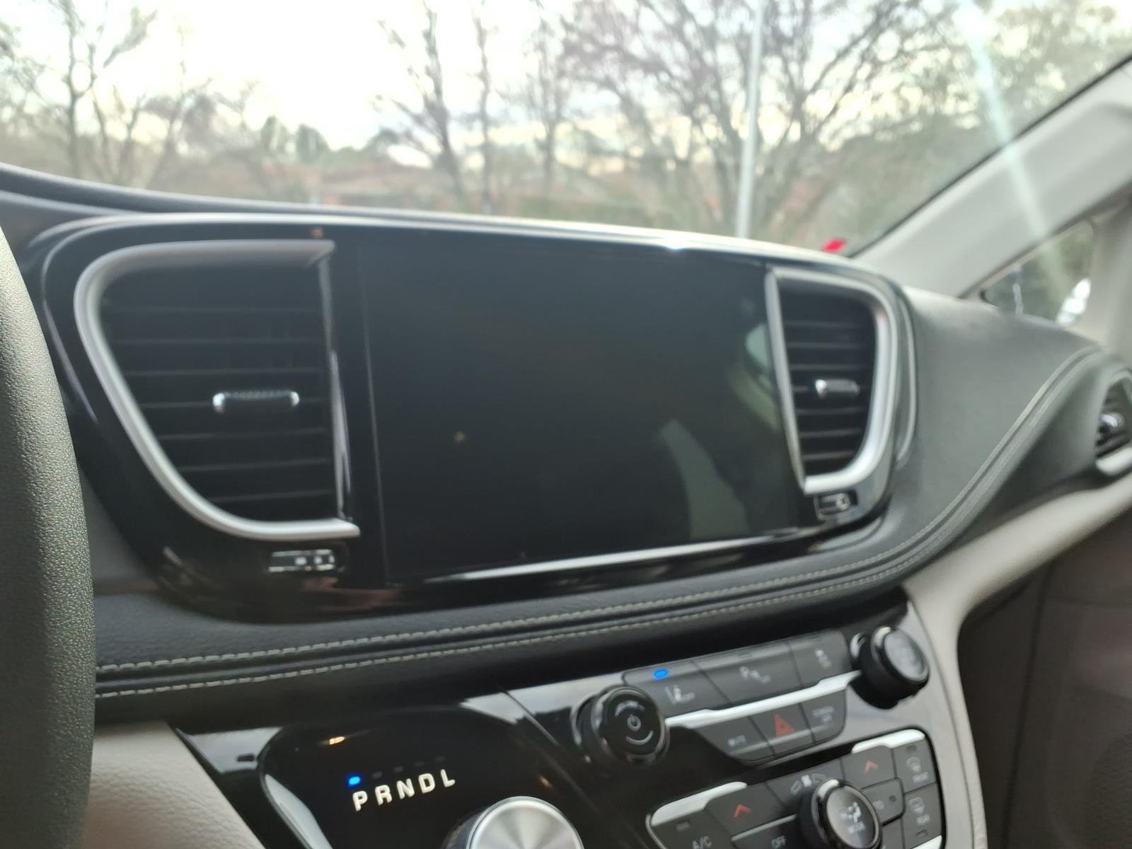 Used 2023 Silver Mist Clearcoat Chrysler Hybrid Touring L image 23