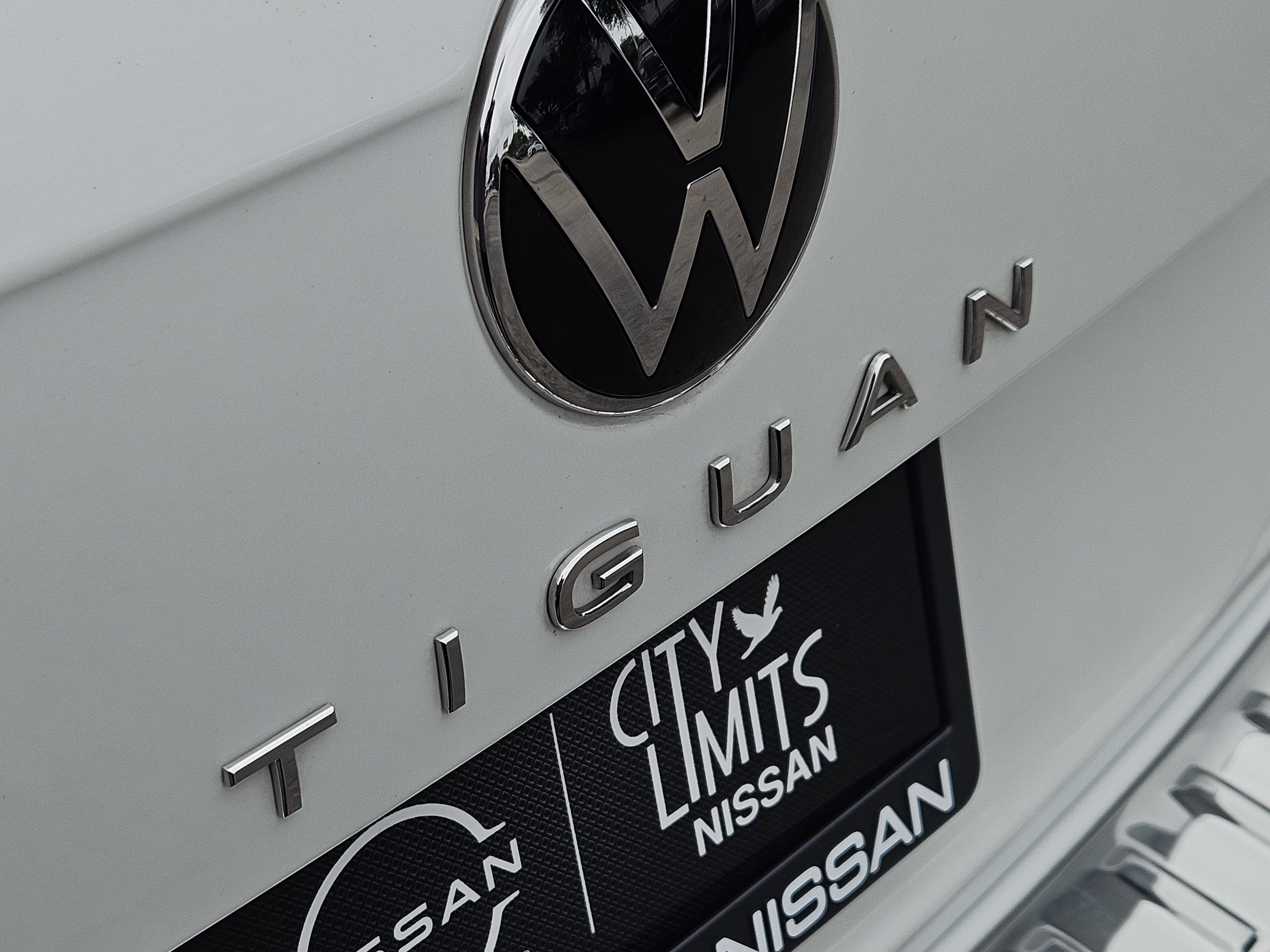 Used 2023  Volkswagen 2.0T SE image 13