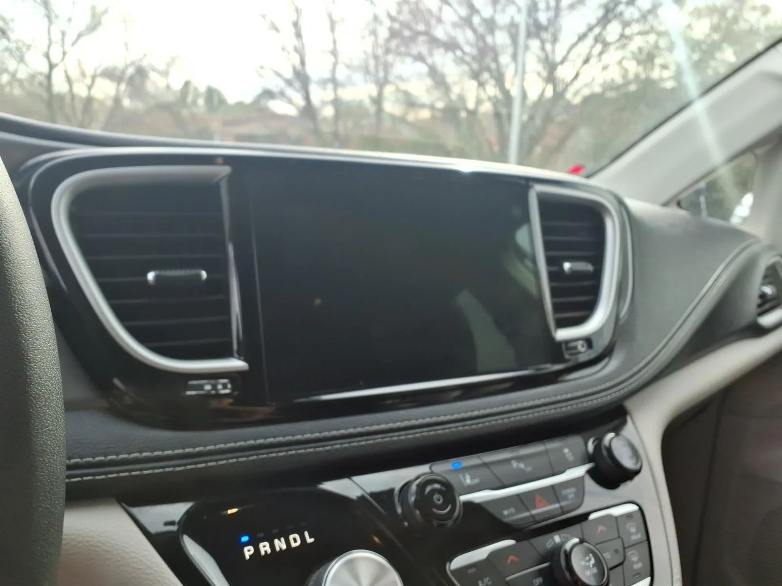 Used 2023 Silver Mist Clearcoat Chrysler Hybrid Touring L image 23