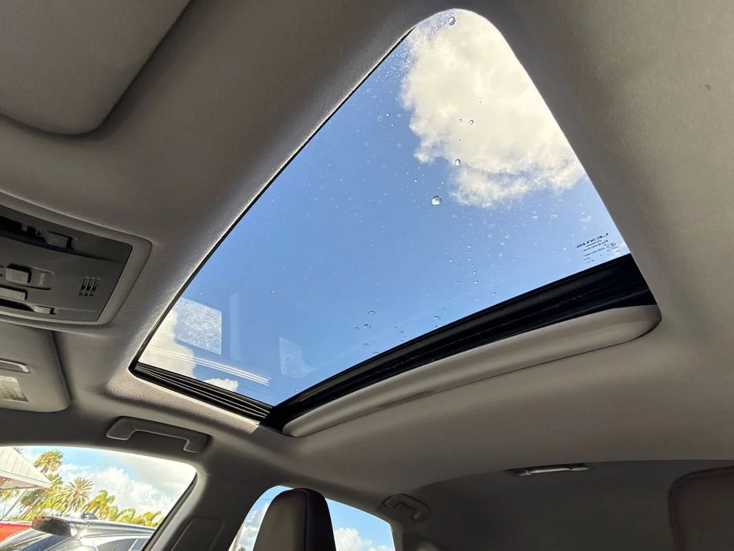 Used 2017  Lexus  image 25