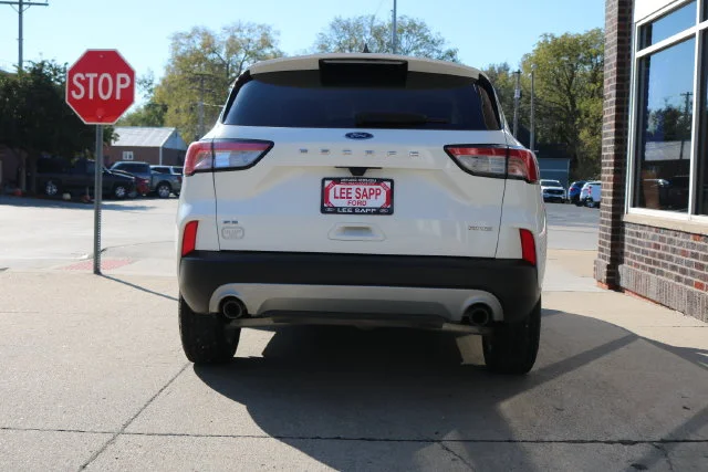 Used 2022 White Metallic Ford SE image 27