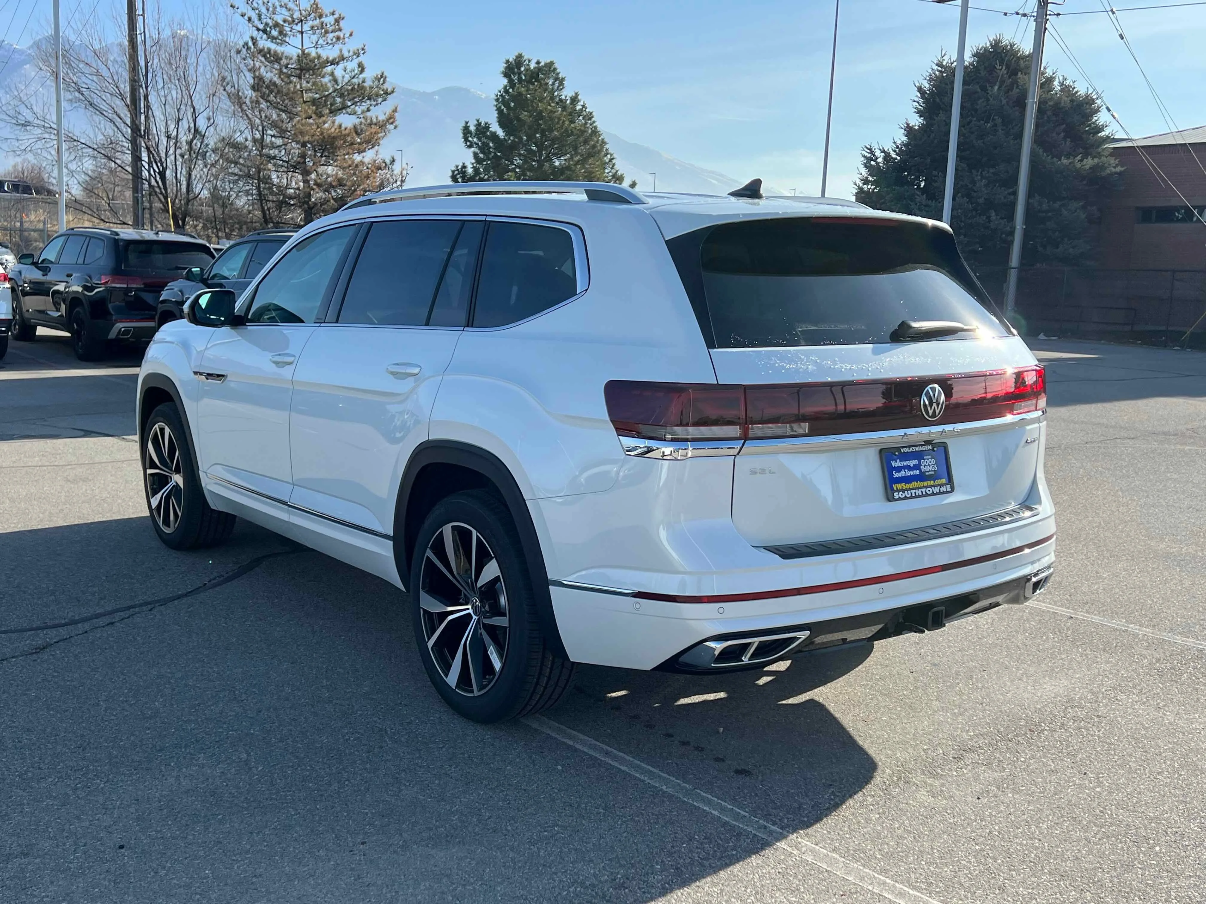 New 2026 Opal White Volkswagen 2.0T SEL Premium R-Line image 11