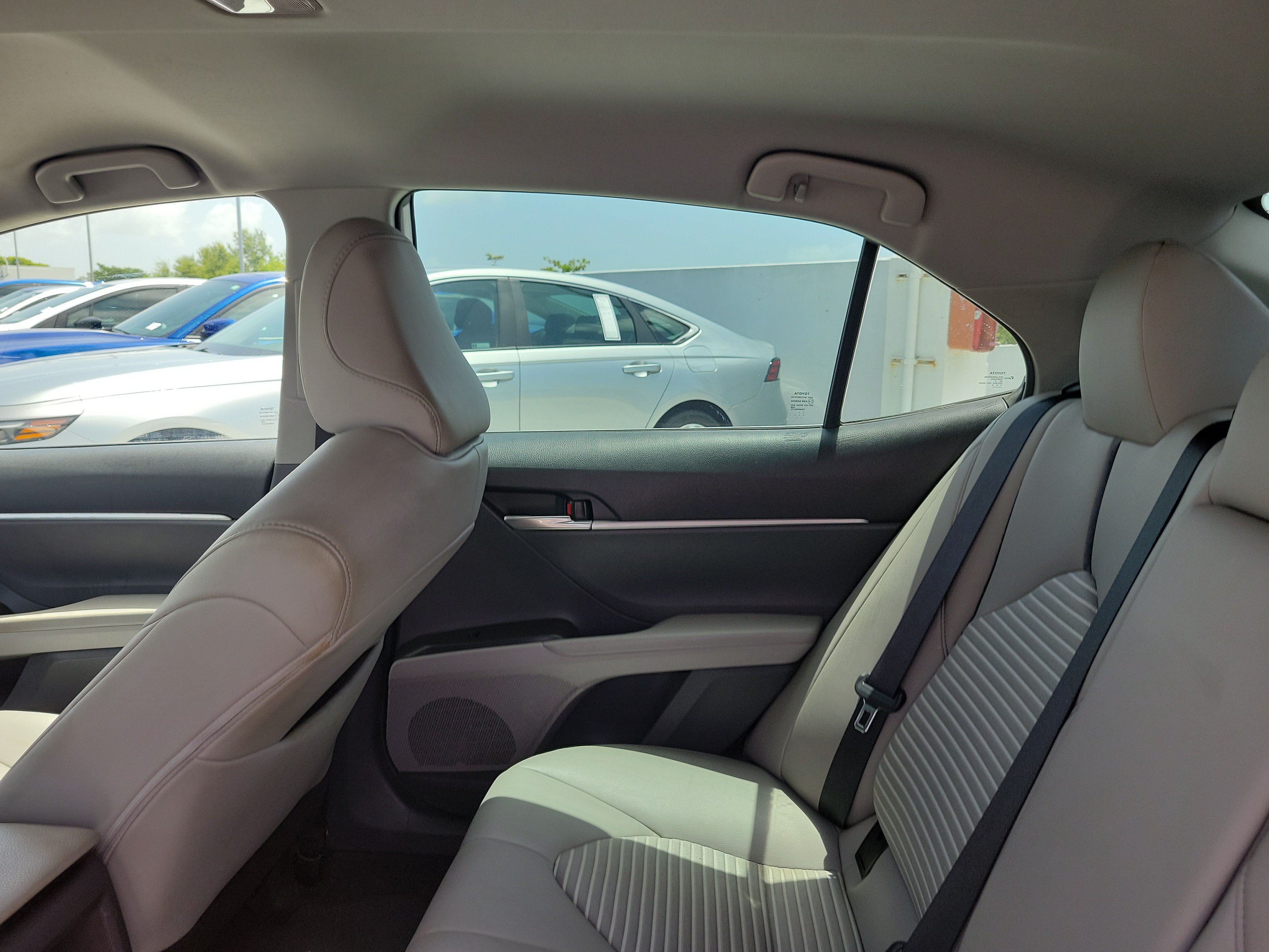 Used 2023 Ice Toyota SE image 13