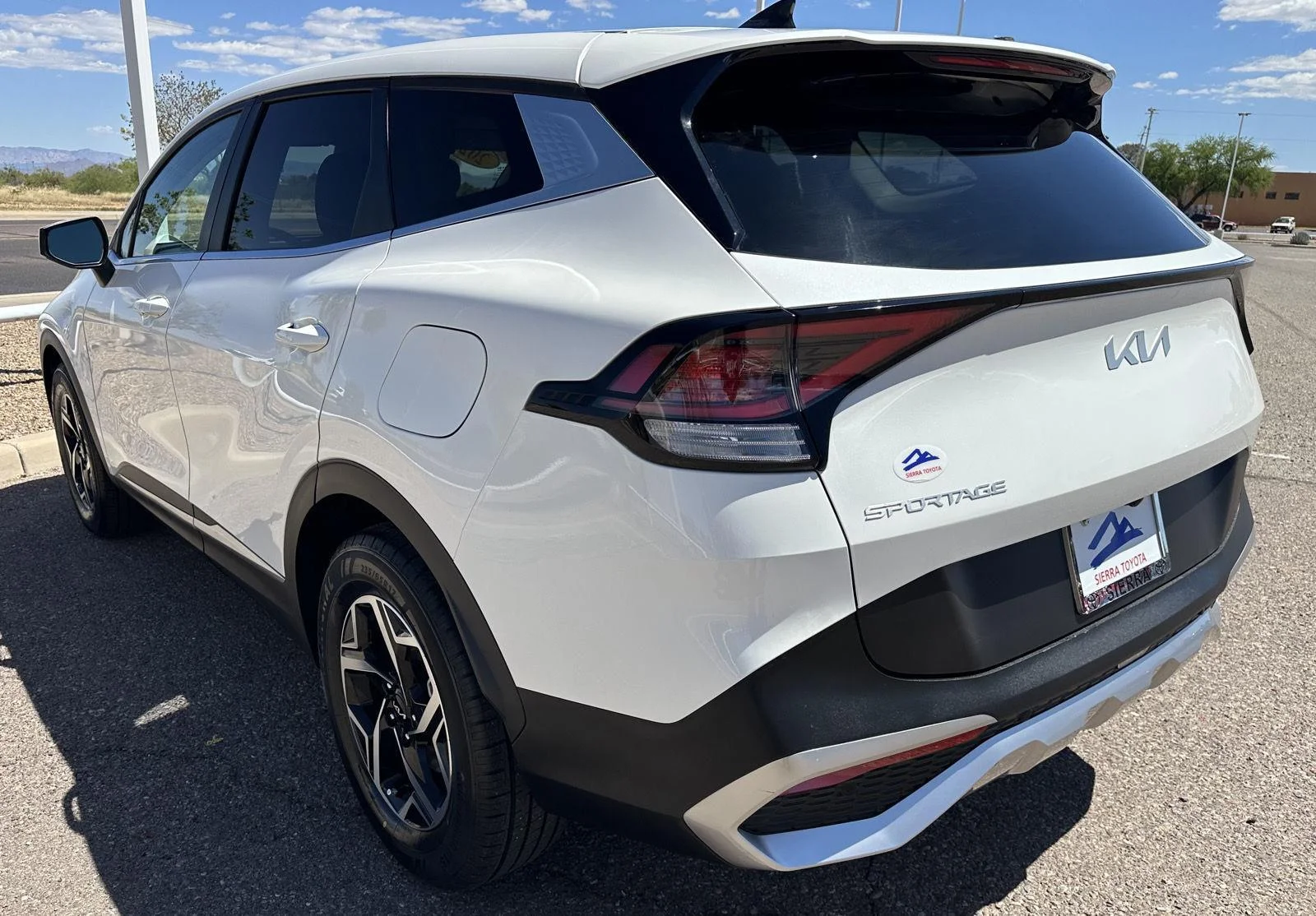 2025 Kia Sportage LX - Photo 11