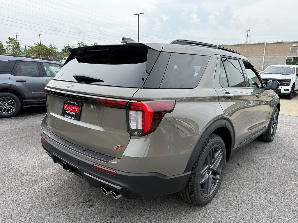 New 2027 Marsh Gray Ford ST image 3