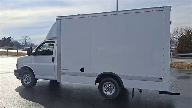 New 2025 Summit White GMC 1WT image 7
