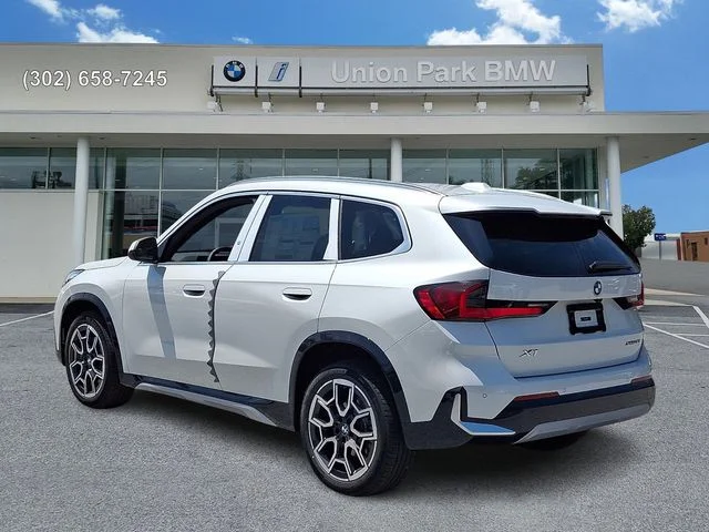 New 2026 Mineral White Metallic BMW xDrive28i image 6