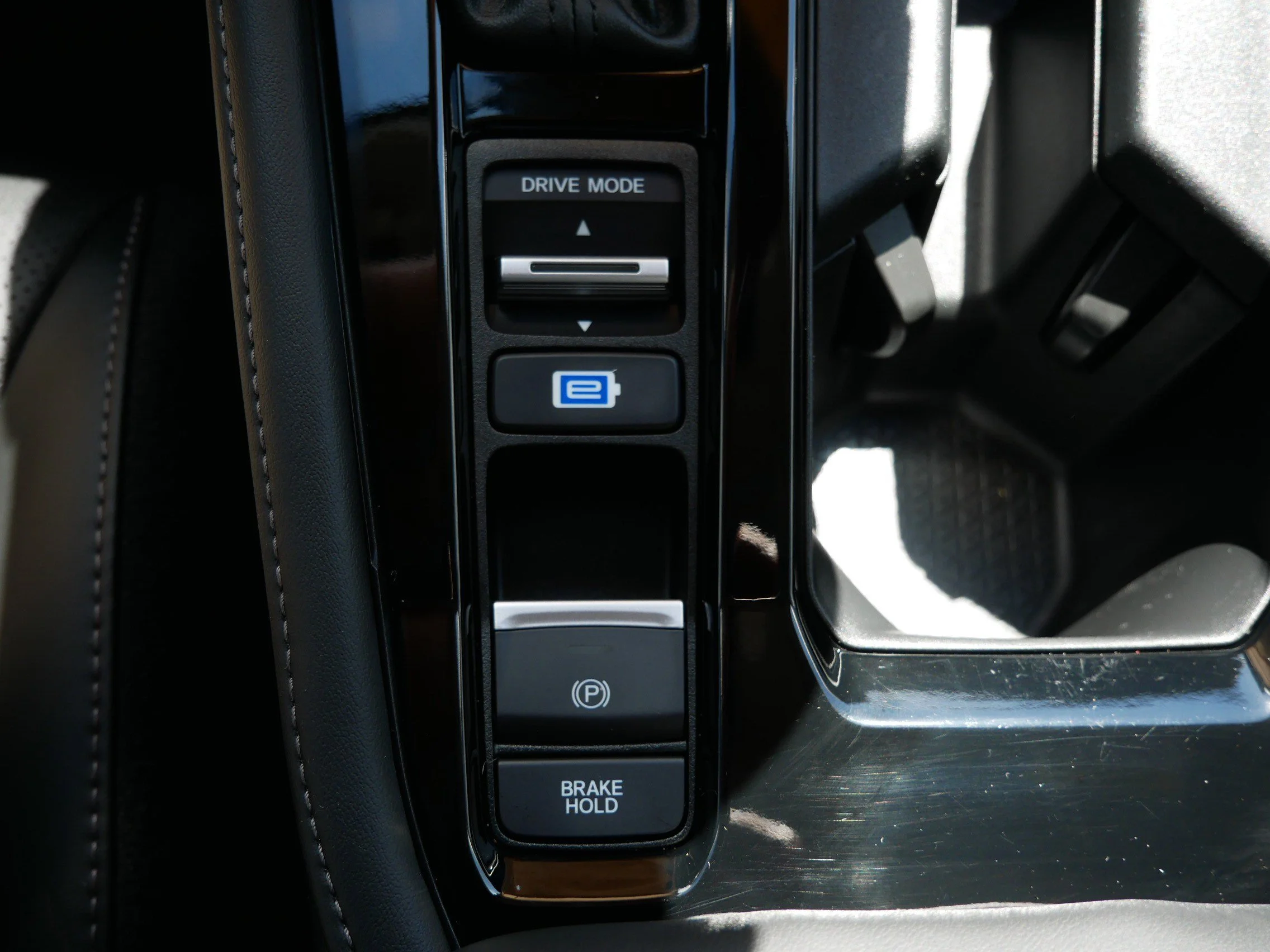 Used 2025 Platinum White Pearl Honda Touring image 32