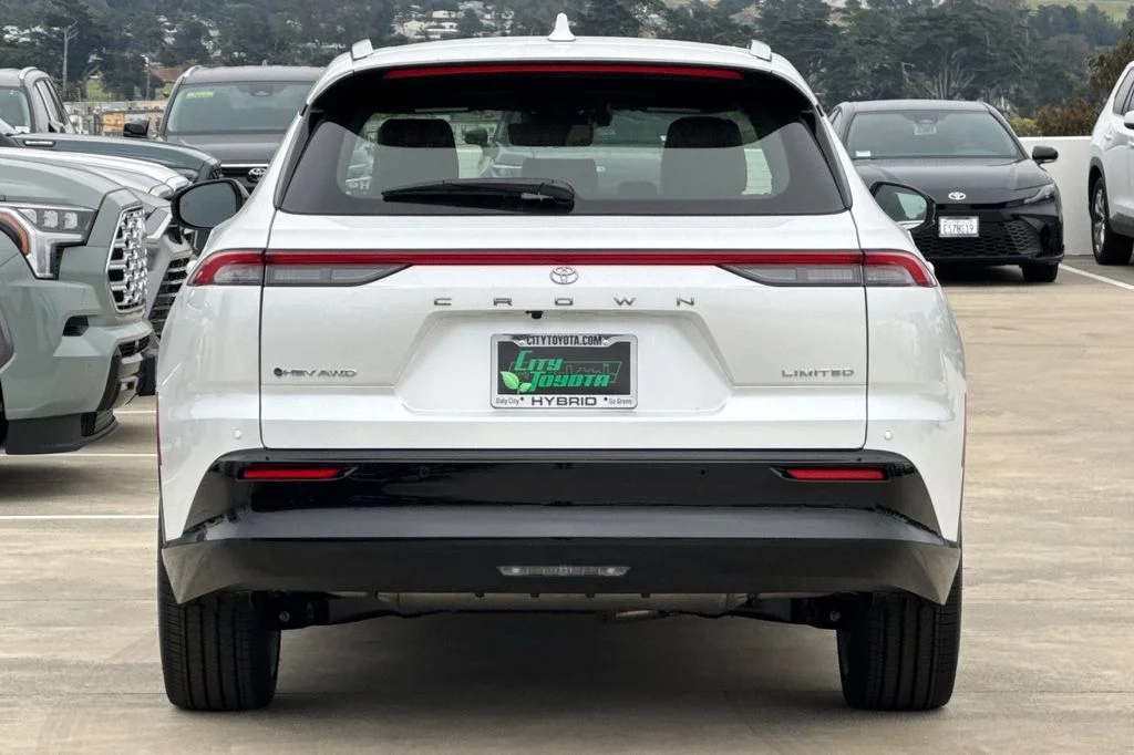 New 2026 Oxygen White <sup>1</sup> Toyota  Limited image 5