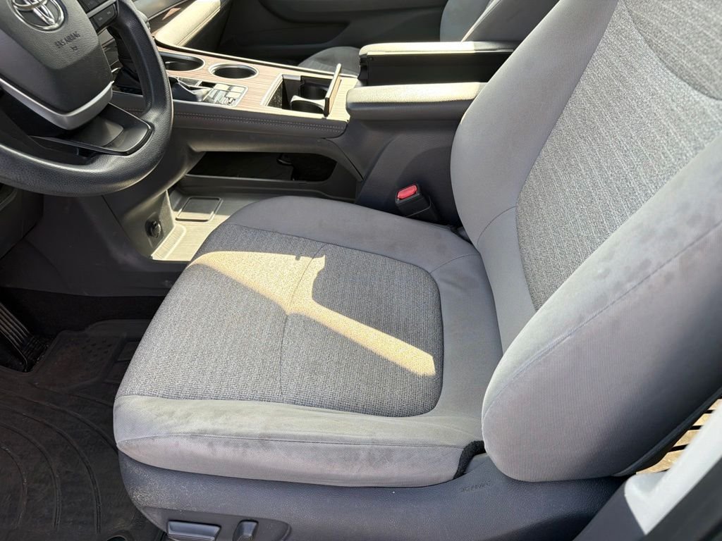 2021 Toyota Sienna LE - Photo 12