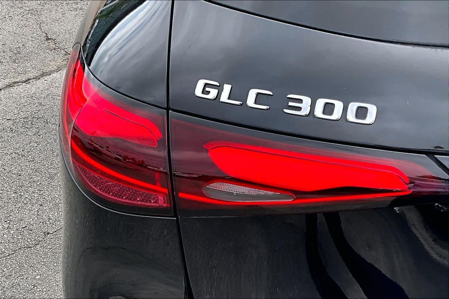 Used 2024 Black Mercedes-Benz GLC 300 image 29