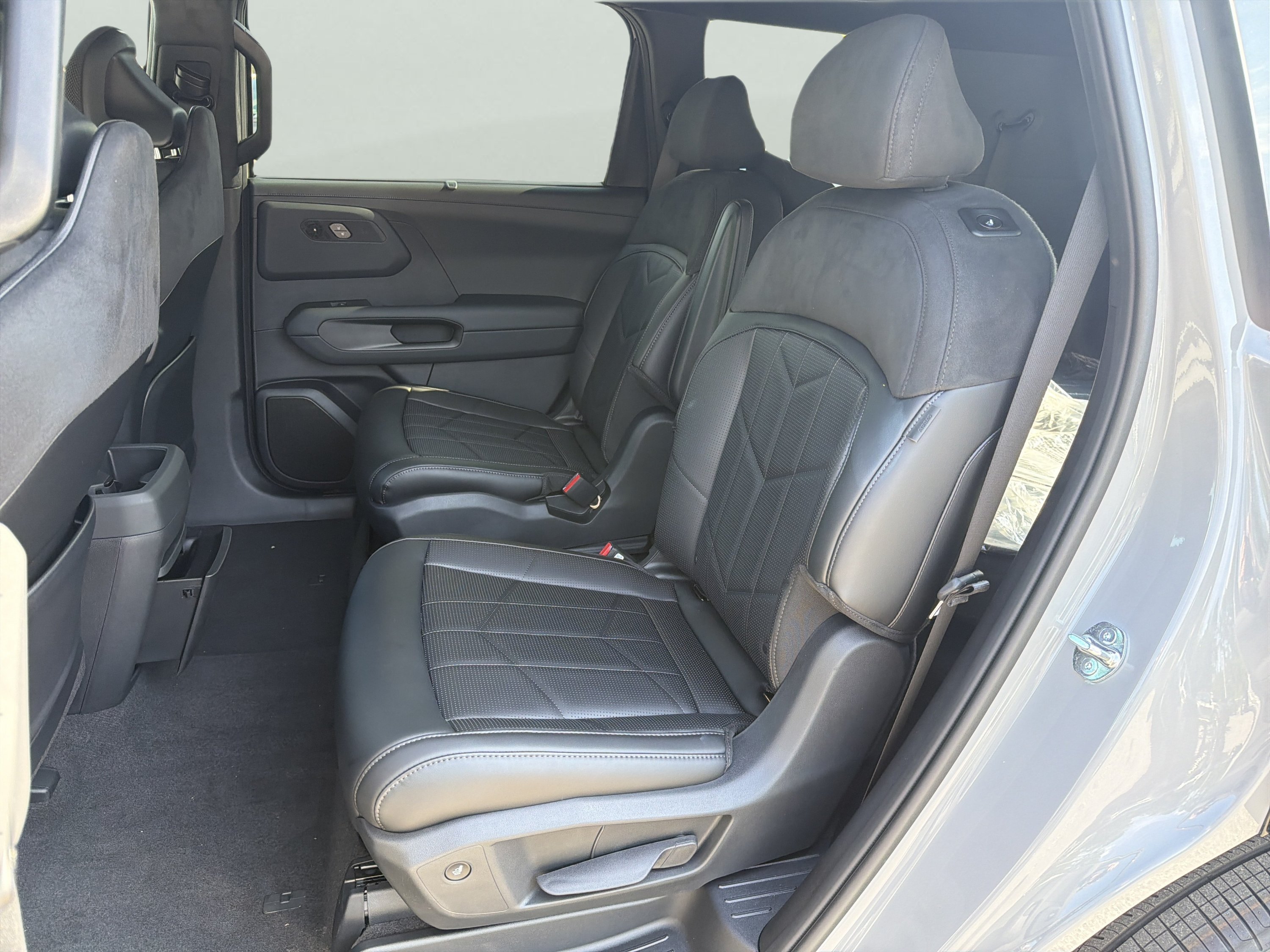 New 2027 Wolf Gray Kia X-Line SX Prestige image 7