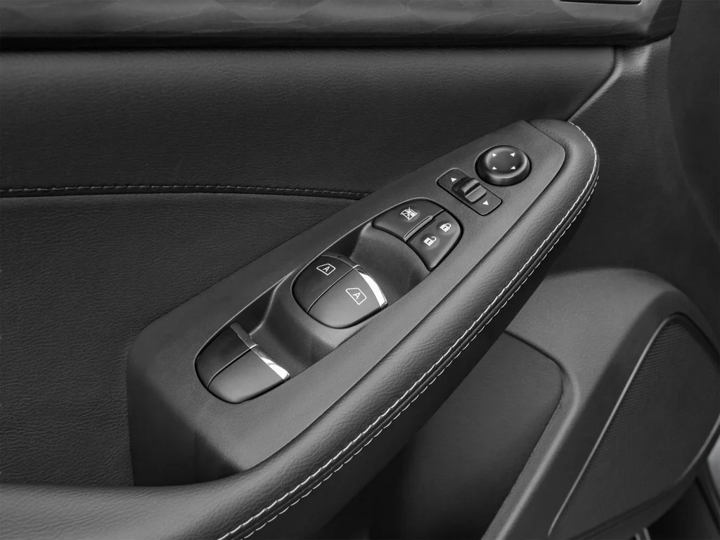 Used 2022 Gray Nissan Platinum image 12