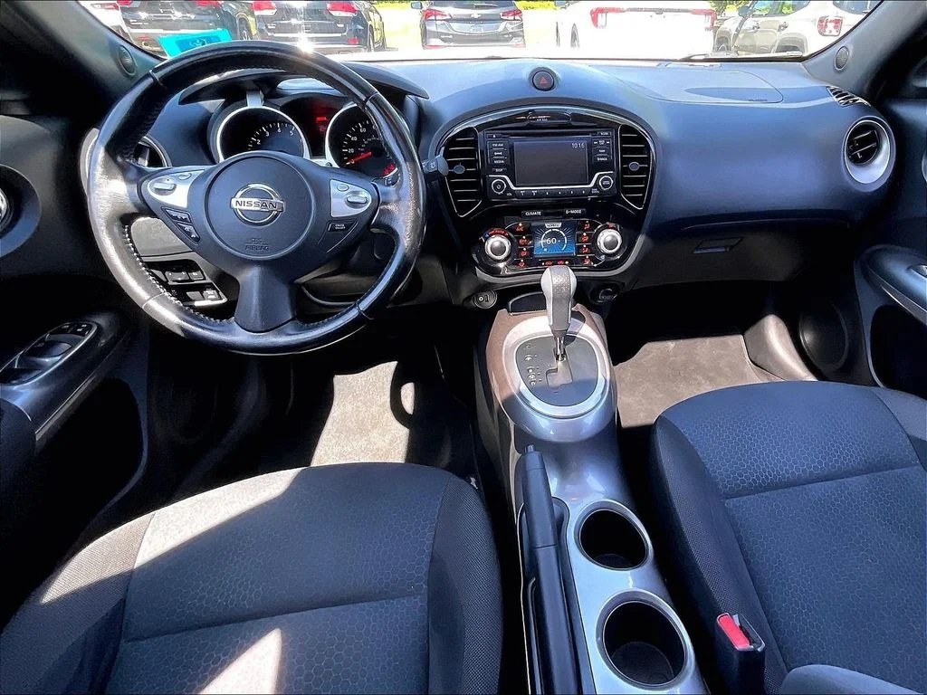 Used 2016 White Nissan SV image 21