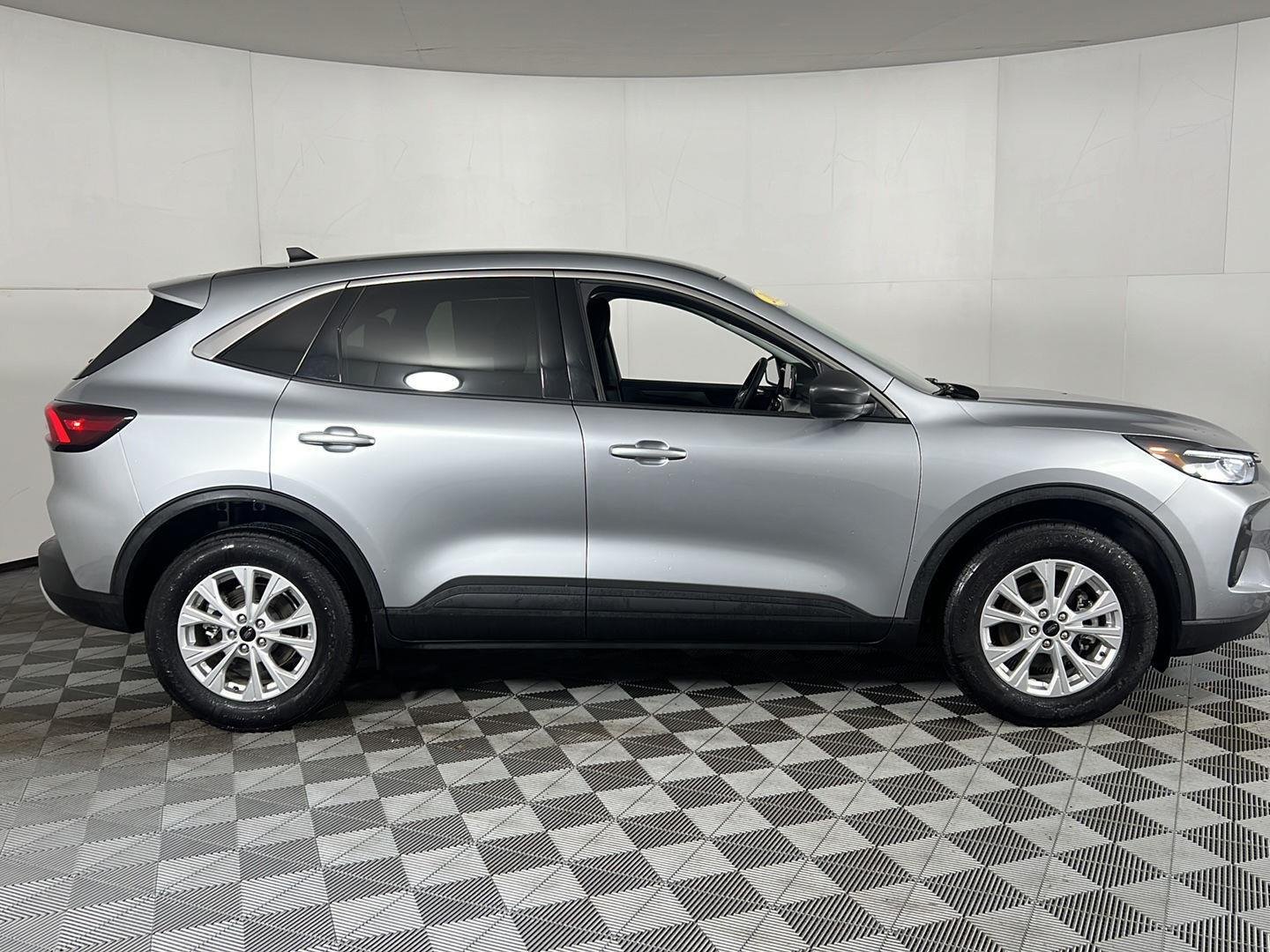 Used 2023 Iconic Silver Ford Active image 11