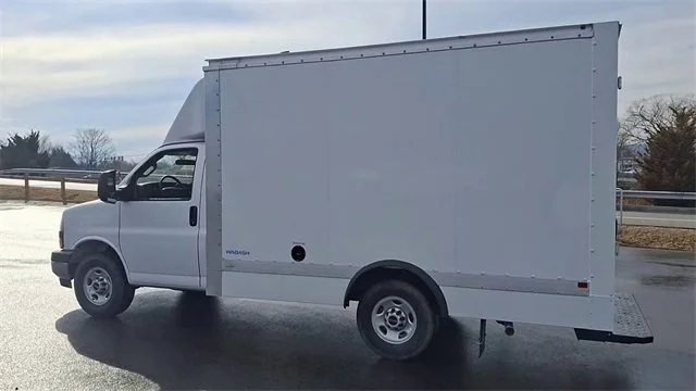 New 2025 Summit White GMC 1WT image 7