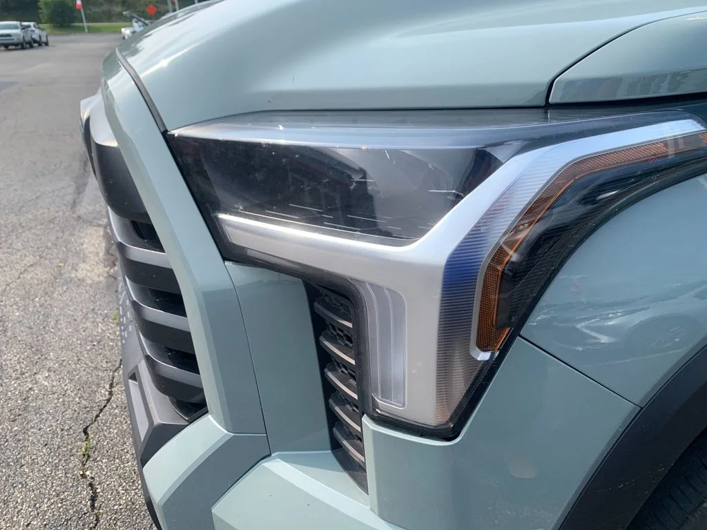Used 2024  Toyota SR5 image 8