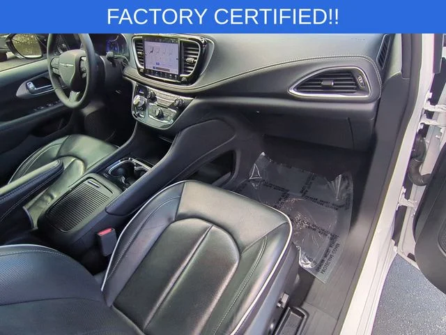 Used 2025 White Chrysler Limited image 35