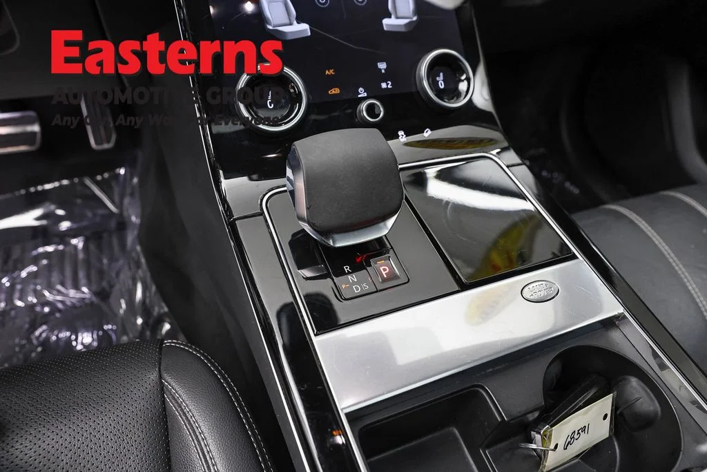 Used 2022 White Land Rover P250 R-Dynamic S image 12