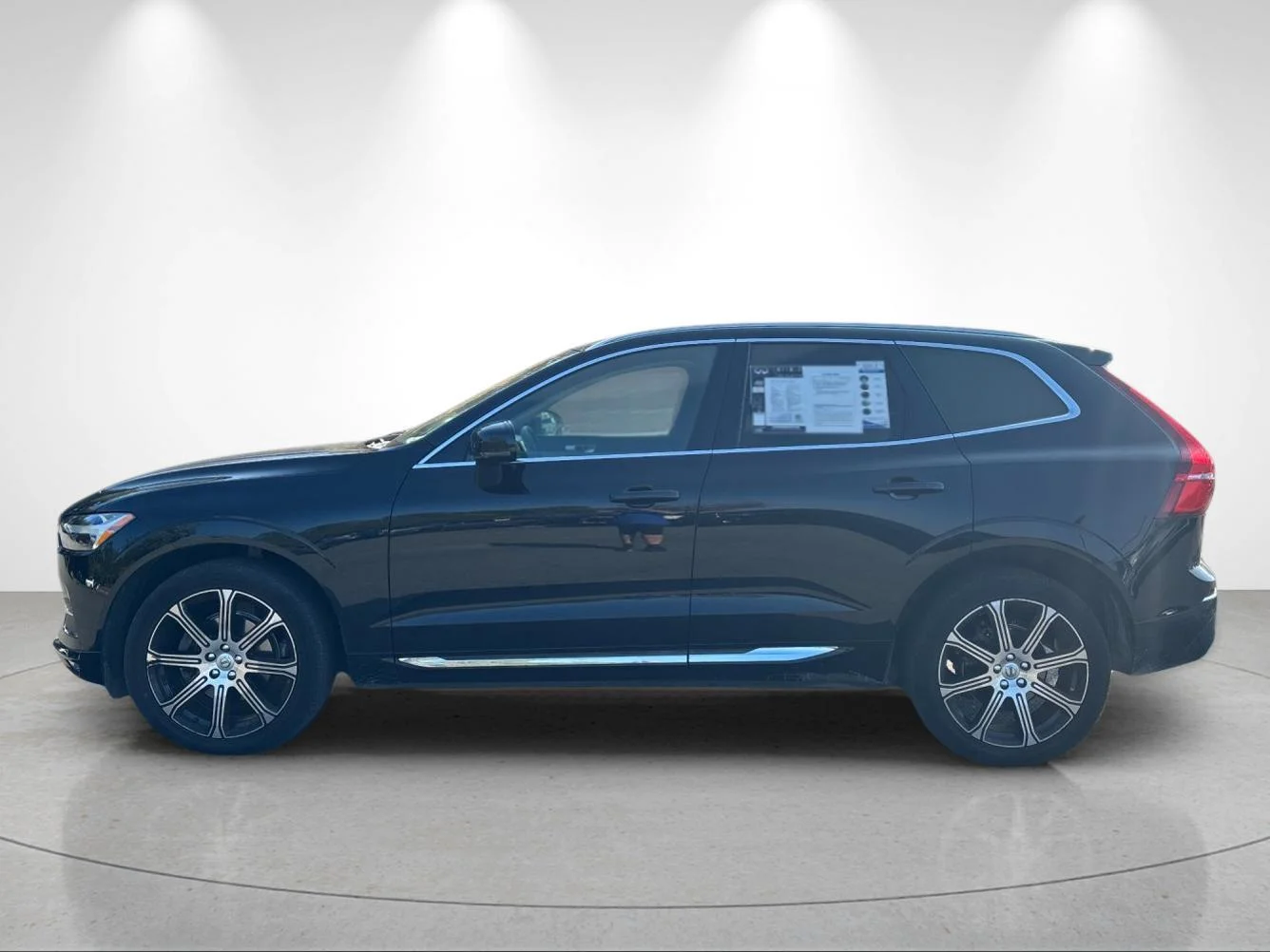 Used 2021 Onyx Black Metallic Volvo Inscription image 2