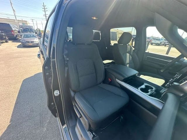 New 2026 Diamond Black Crystal Pearl-Coat Exterior Paint RAM Big Horn/Lone Star image 25