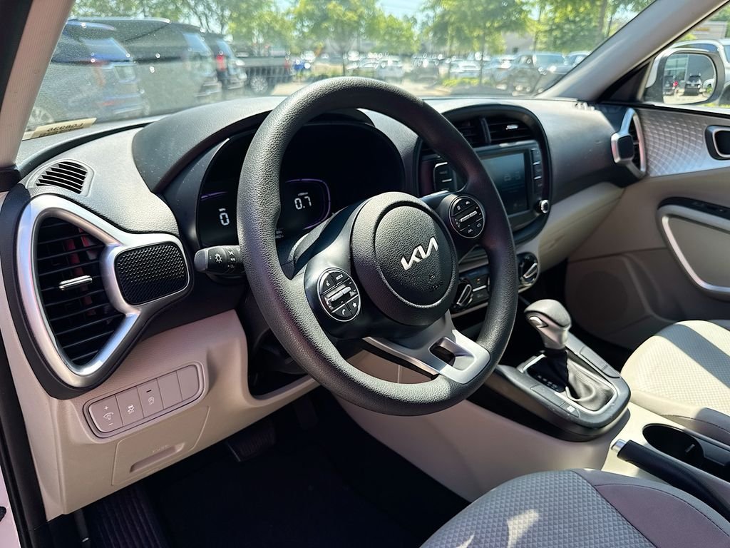 Used 2025 Snow White Pearl Kia LX image 19