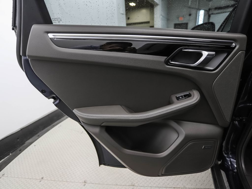 Used 2020 Night Blue Metallic Porsche Base image 19