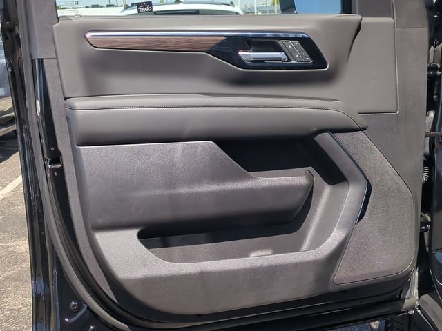 2026 Chevrolet Suburban LT - Photo 21
