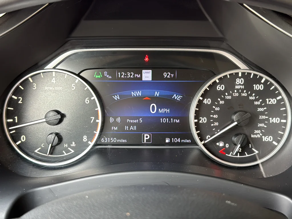 Used 2021 White Nissan SL image 21
