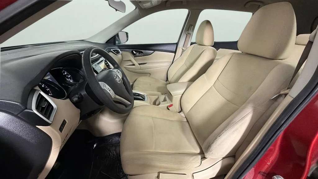 Used 2016 Red Nissan S image 17