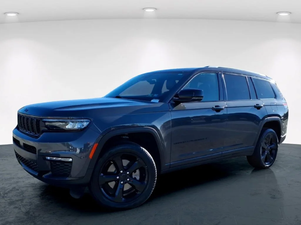 Used 2025 Gray Jeep Limited image 2