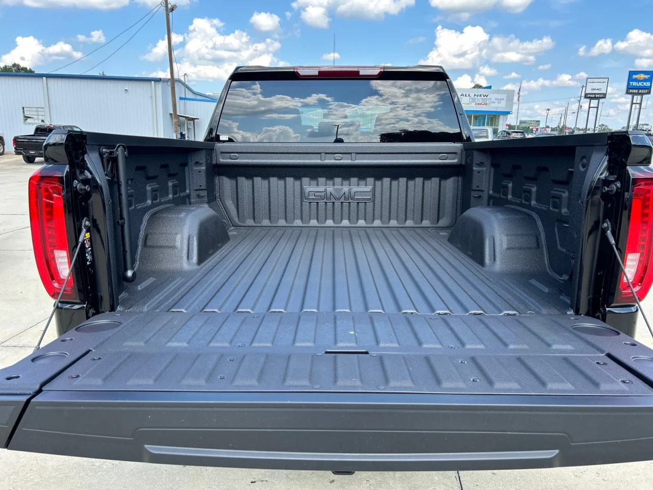 New 2026 Onyx Black GMC SLT image 7