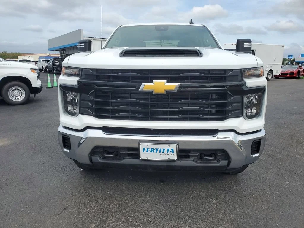 New 2026 Summit White Chevrolet WT image 34