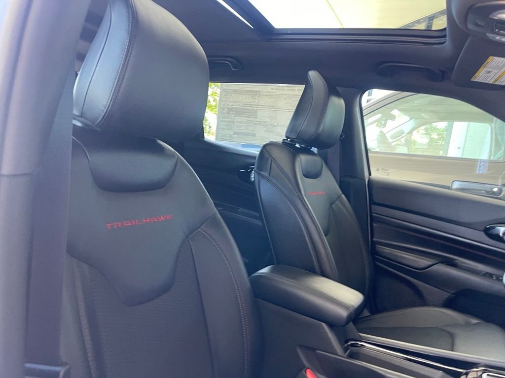 New 2026 Bright White Clear-Coat Exterior Paint Jeep Trailhawk image 17