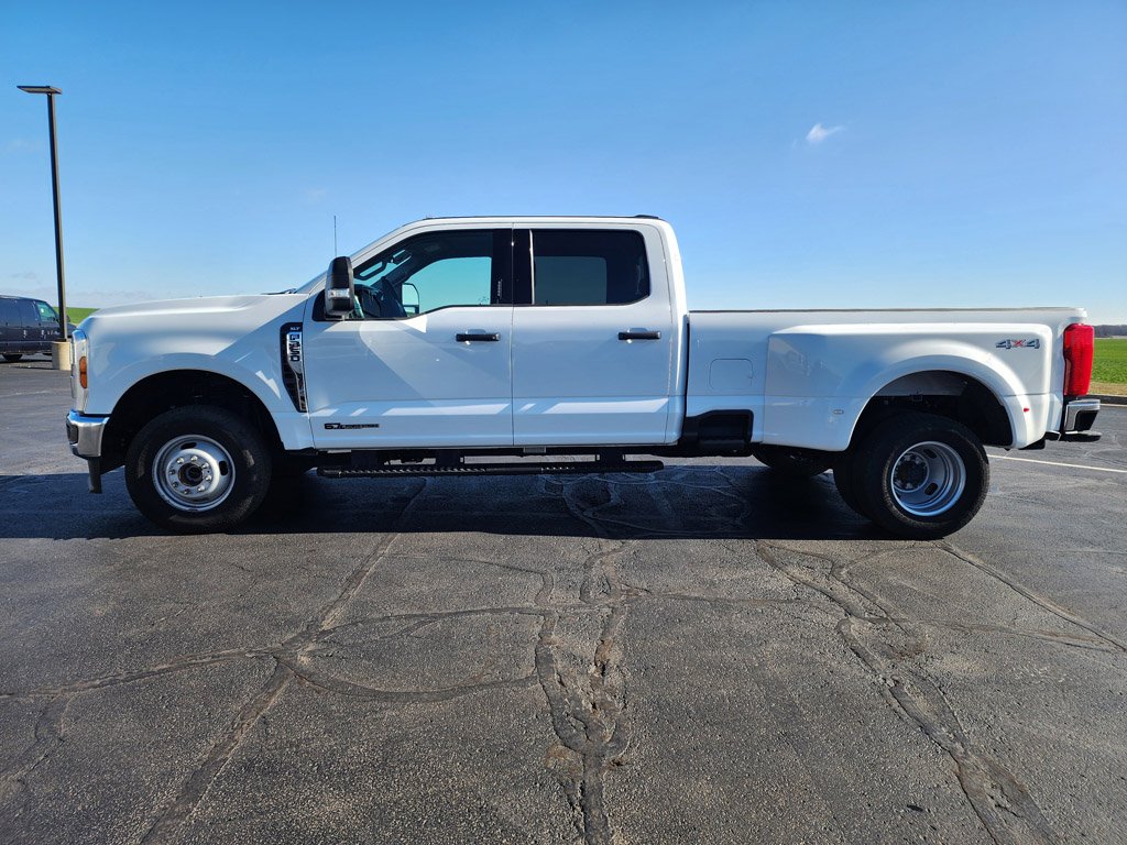 Used 2024 Oxford White Ford XLT image 9