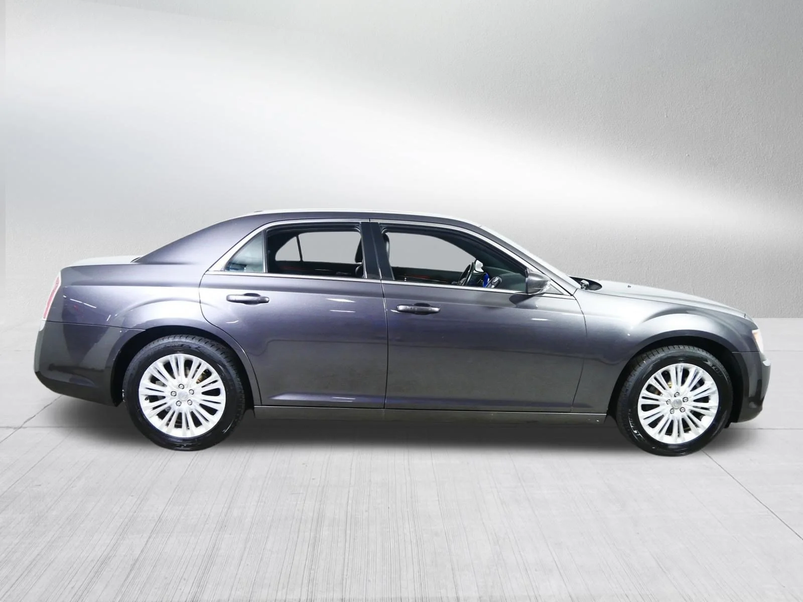 Used 2014 Granite Crystal Metallic Clearcoat Chrysler  image 8