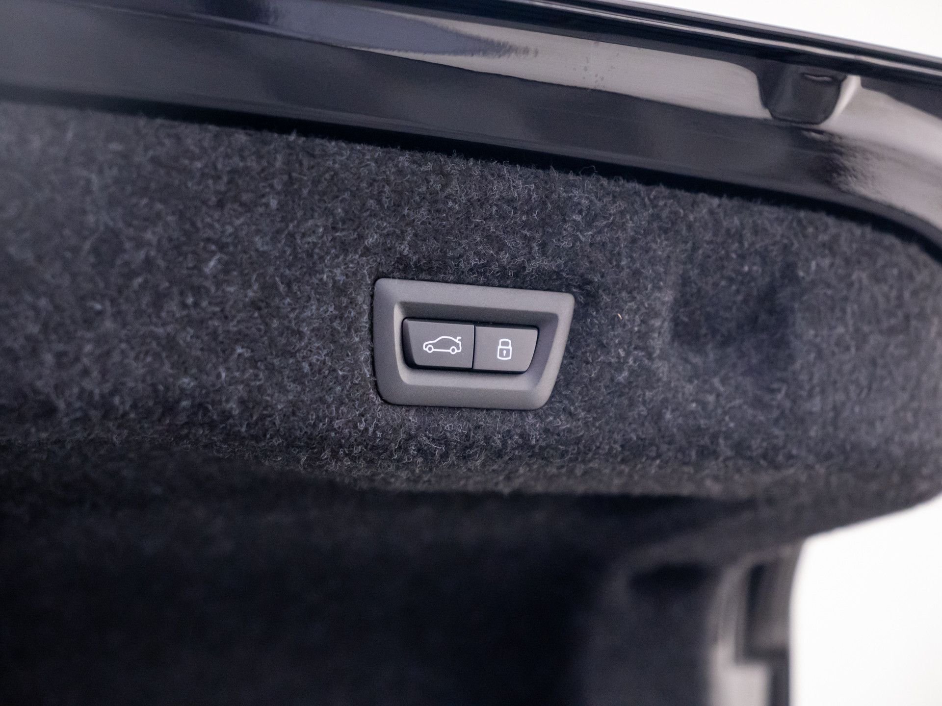 New 2027 Black Sapphire Metallic BMW 550e xDrive image 34
