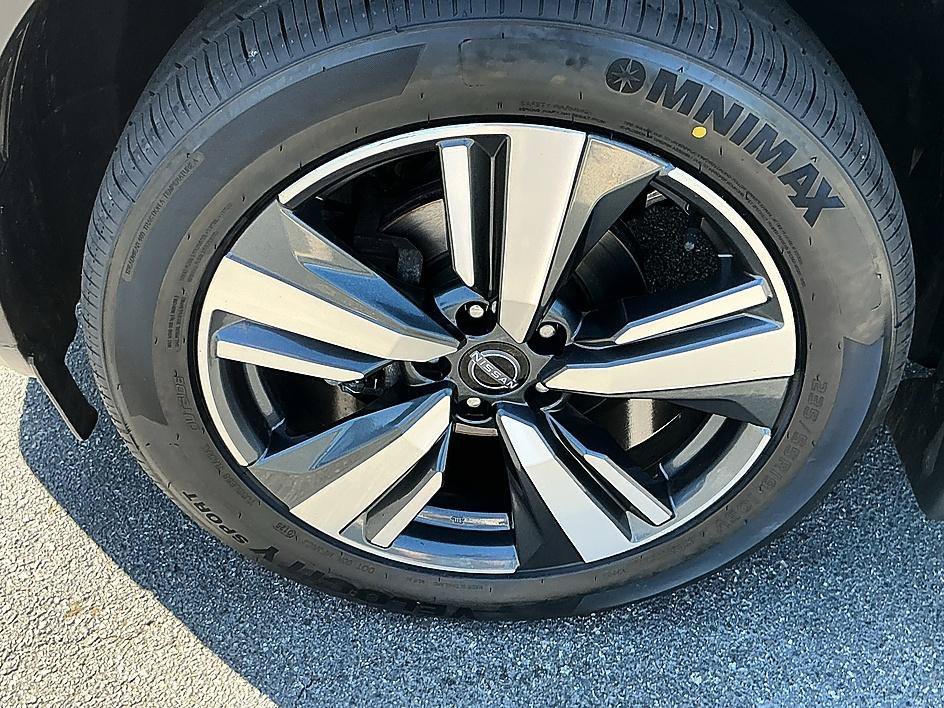 Used 2023 Gun Metallic Nissan SL image 9