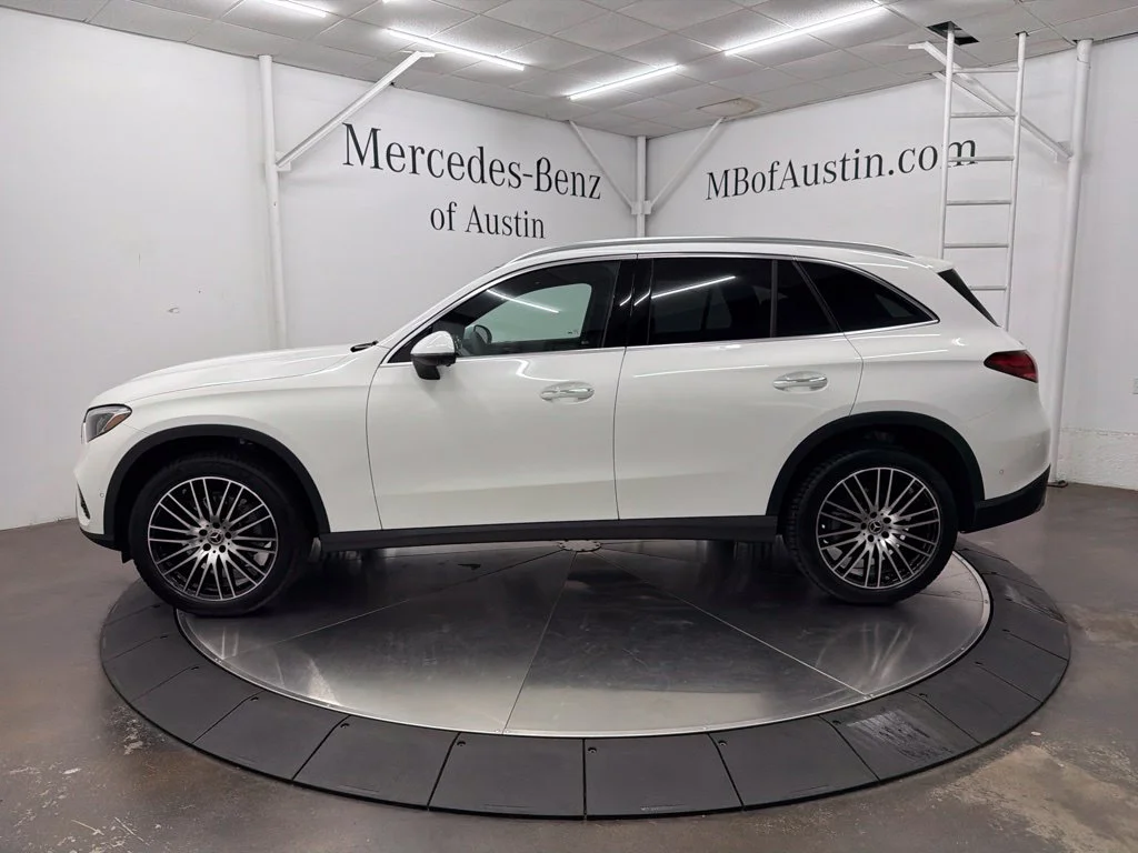 New 2027 White Mercedes-Benz GLC 300 image 4