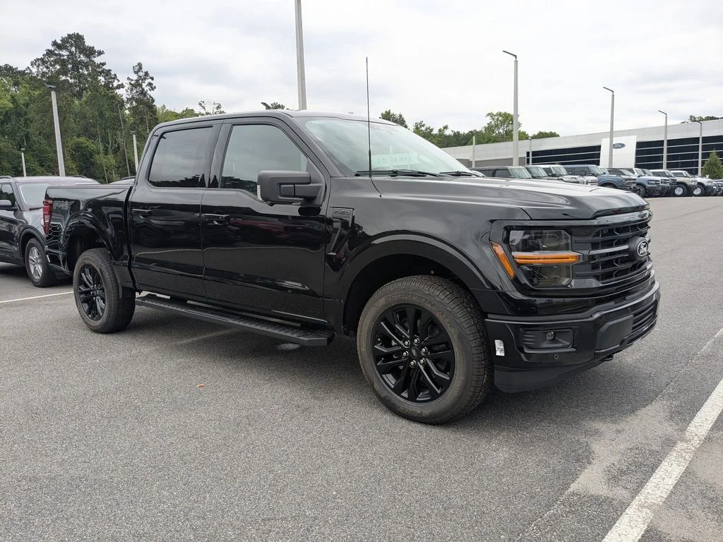 New 2026 Agate Black Metallic Ford XLT image 2