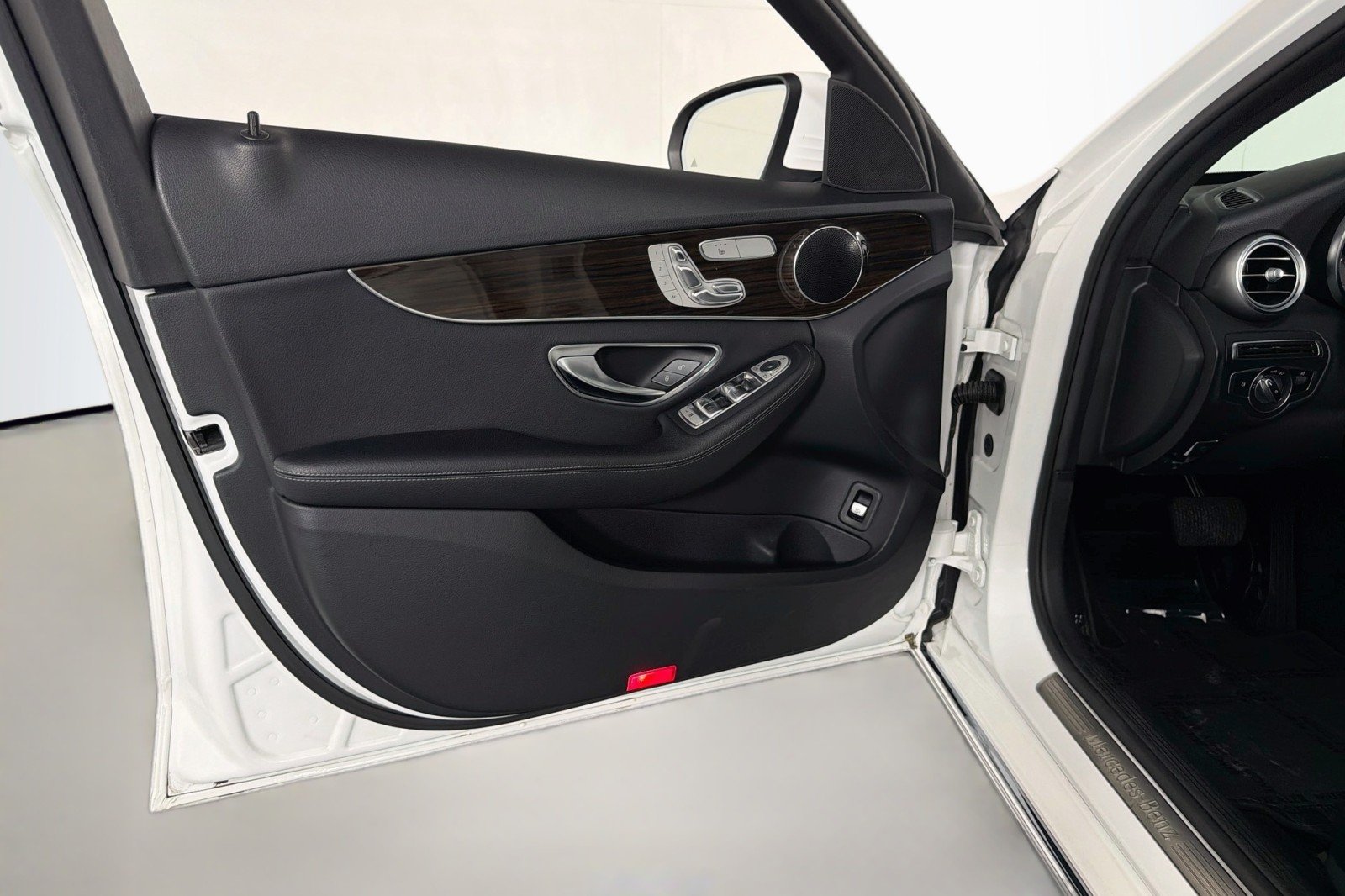 Used 2020 Polar White Mercedes-Benz C 300 image 21