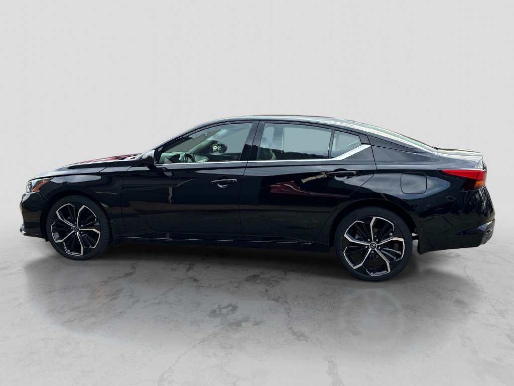 Used 2024 Black Nissan 2.5 SR image 4