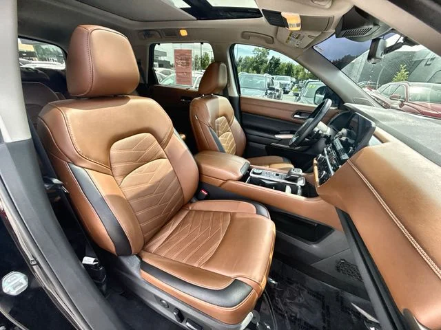 Used 2023 Black Nissan Platinum image 25