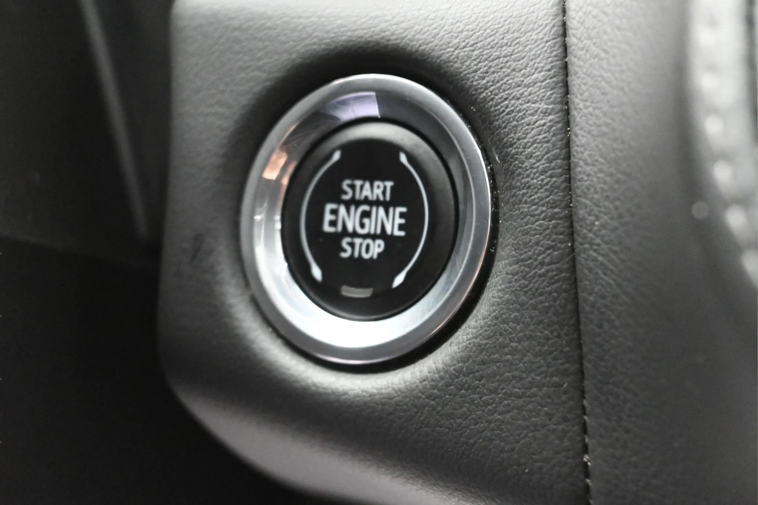 Used 2023 White Chevrolet Z71 image 10