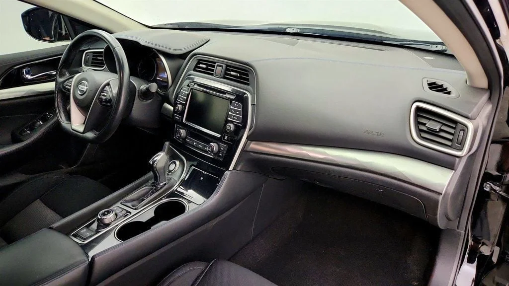 Used 2020 Super Black Nissan S 3.5L image 17