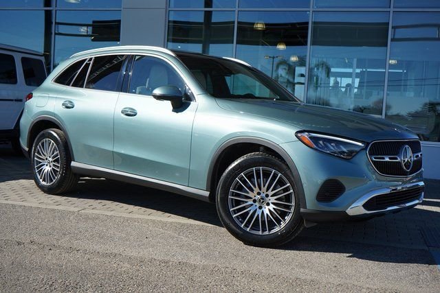 New 2026 Verde Silver Metallic Mercedes-Benz GLC 300 image 1