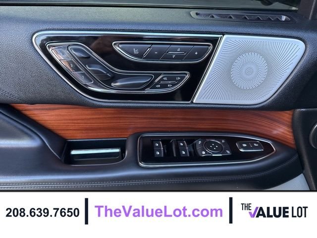 Used 2019 White Lincoln Reserve image 28